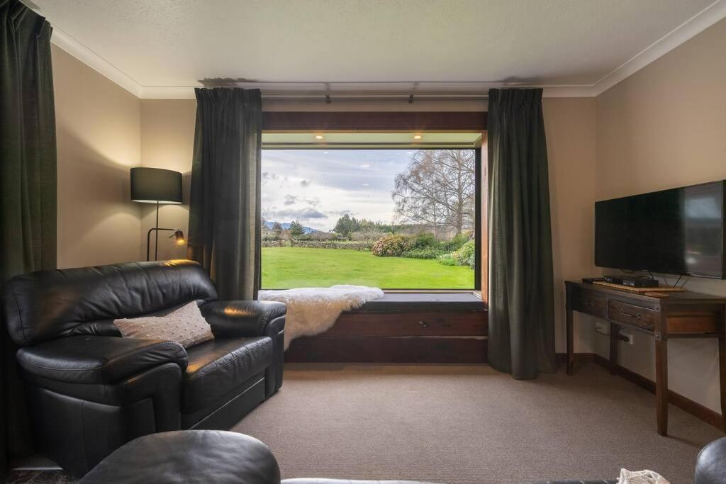 Te Anau Cottage Экстерьер фото
