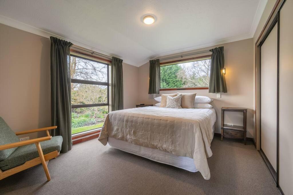Te Anau Cottage Экстерьер фото
