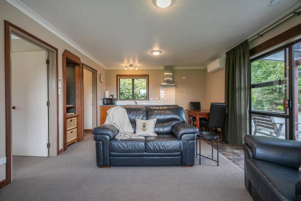 Te Anau Cottage Экстерьер фото