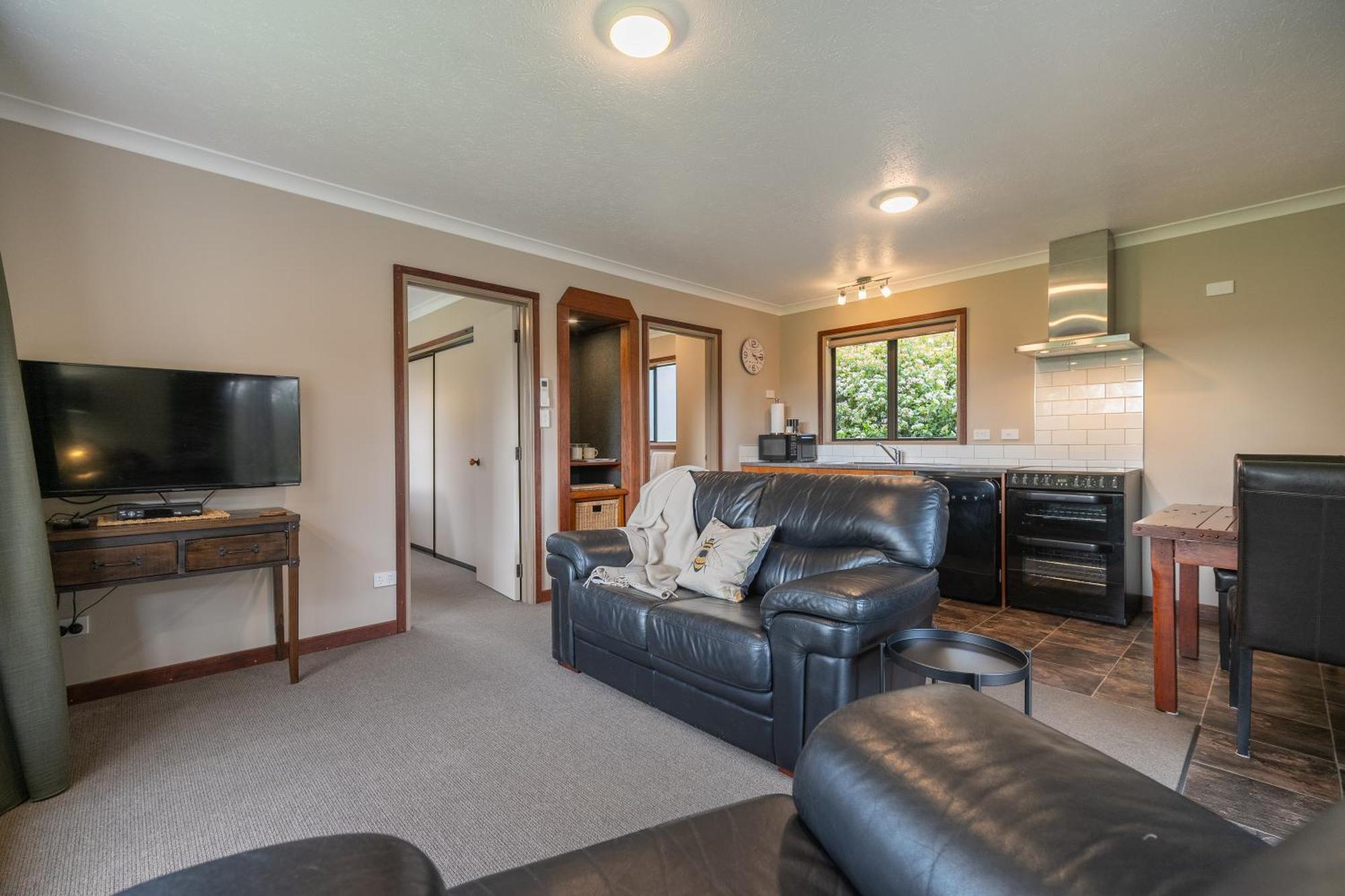 Te Anau Cottage Экстерьер фото